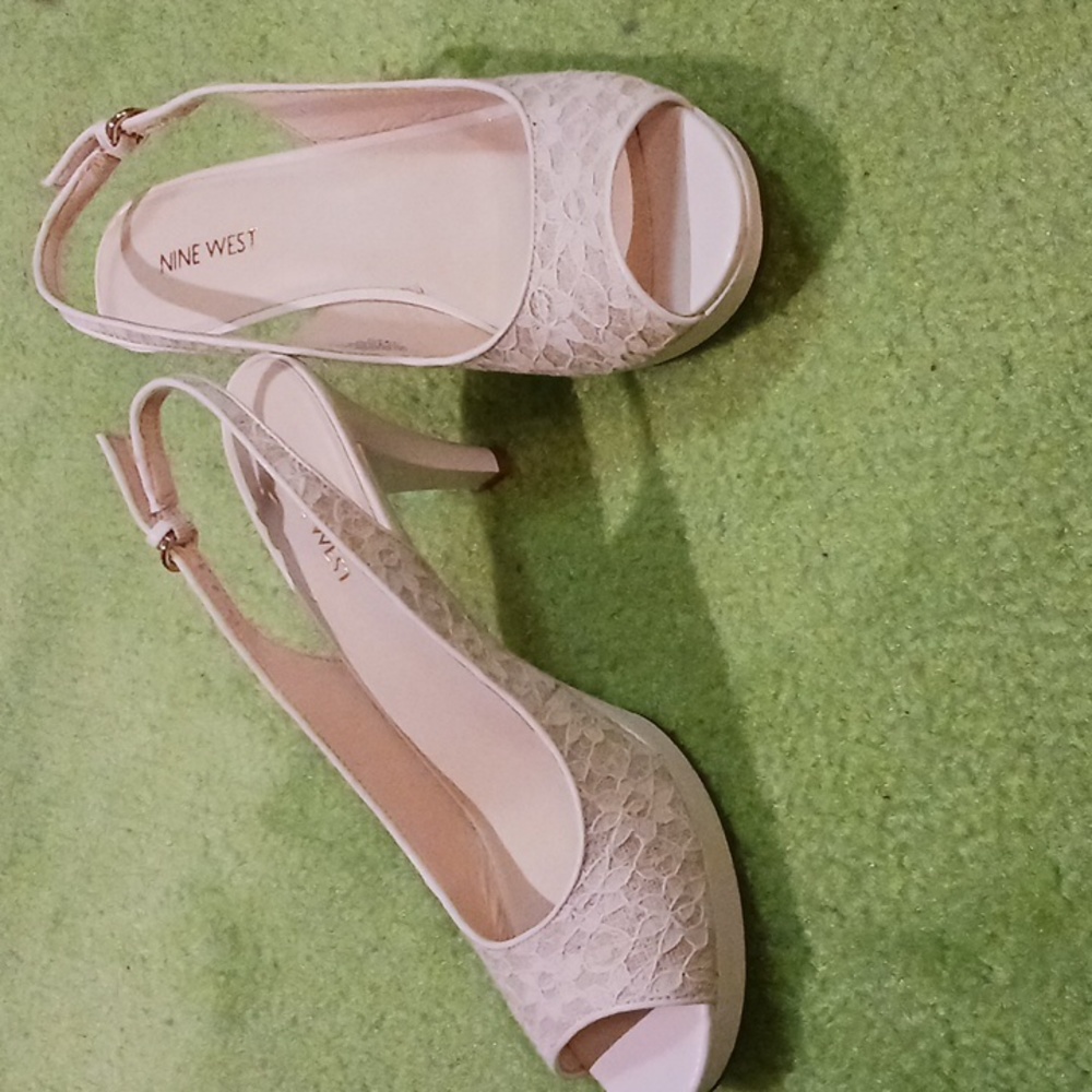 NWOT Nine West ROXII Champagne Lace Open Toe 1" Platform 4" Heels Sz 9M